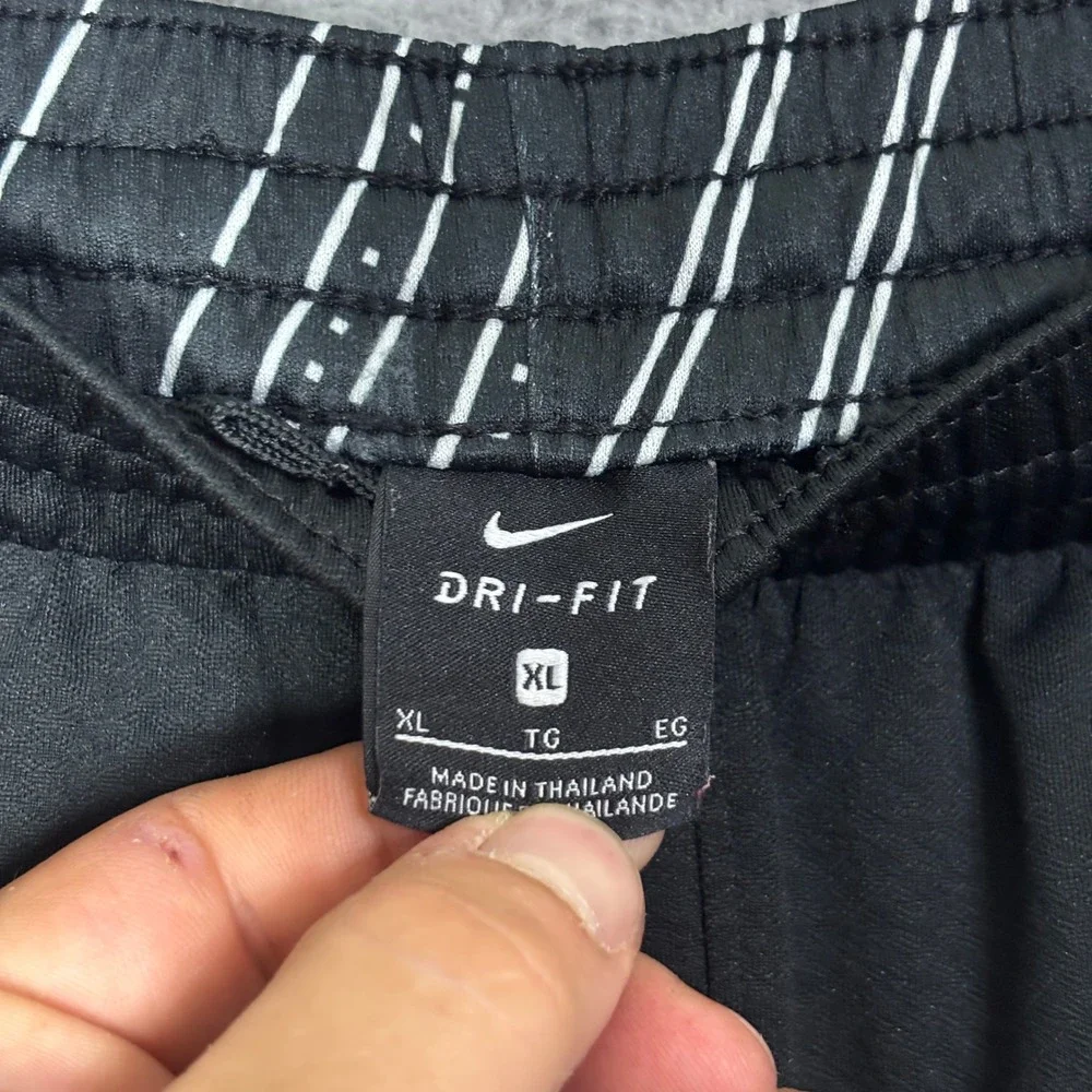 Nike Boys XL Dri-FIT Basketball Shorts Black White Striped Athletic Gym 1663